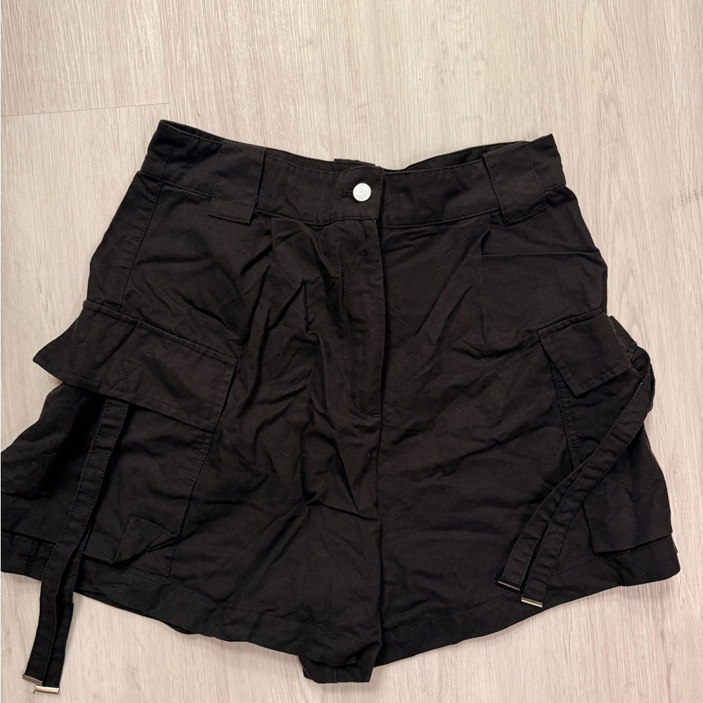 Bershka Black Cargo Shorts with High-Waisted Design